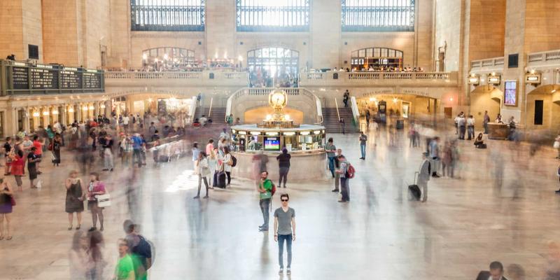 社区网店如何深耕本地生活：从生鲜配送到适老化产品开发，打造老年友好型服务生态